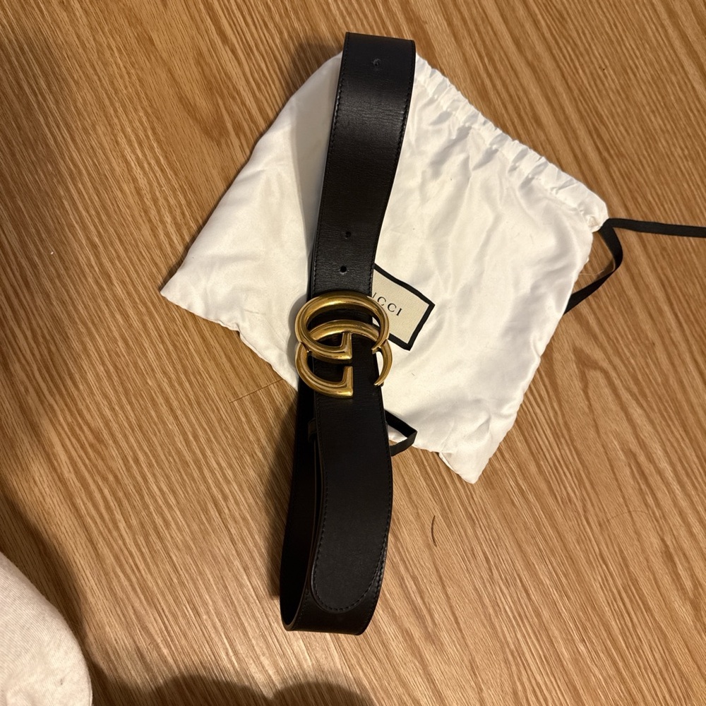 Gucci Black Belt with Gold Interlocking Buckle - Picture 3 of 5